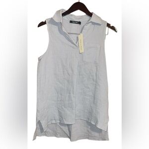 •DOE & RAE•NWT LIGHT BLUE GUAZE COLLAR SPLIT NECK HI-LOW BOUTIQUE BLOUSE SMALL